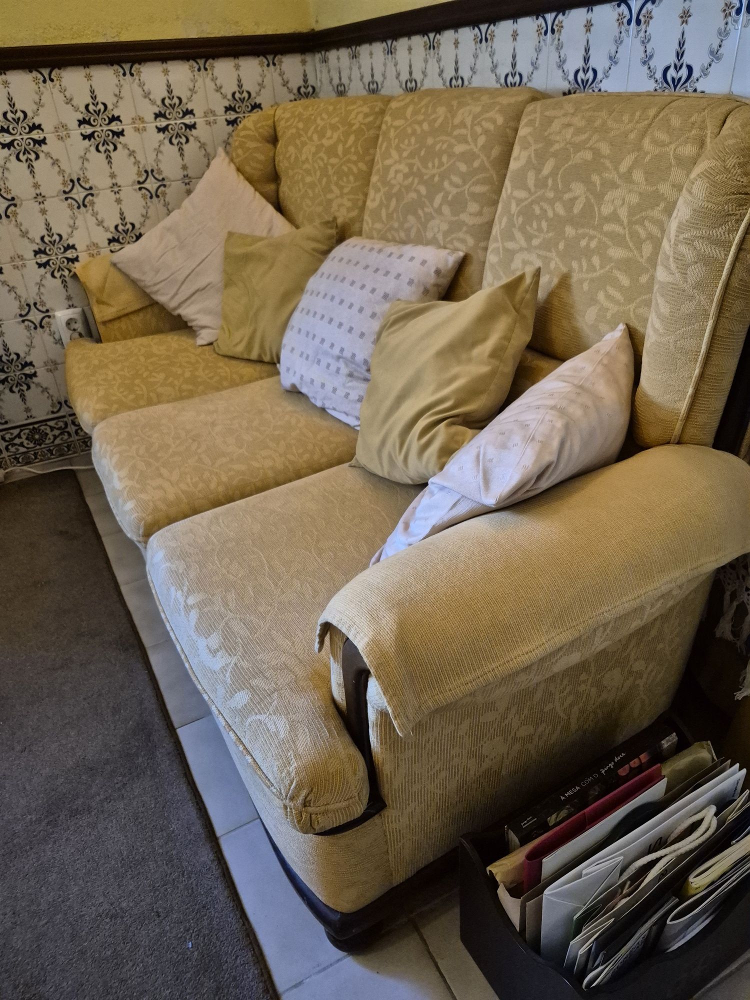 Conjunto de sofá cama 3 lugares e 2 poltronas em Alfeizerão