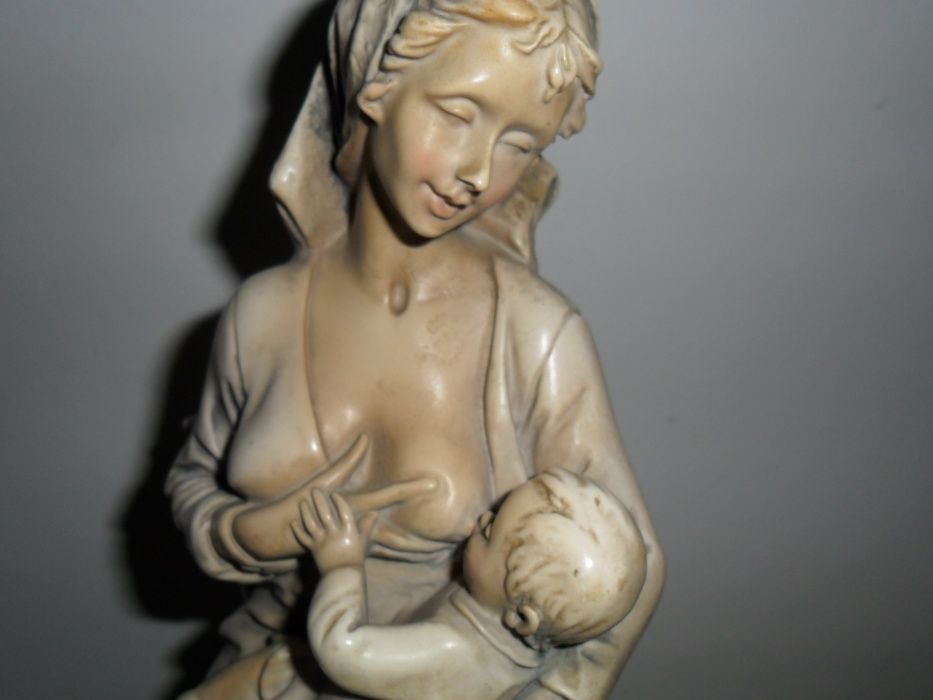 Estatueta/Escultura Mãe com Filho