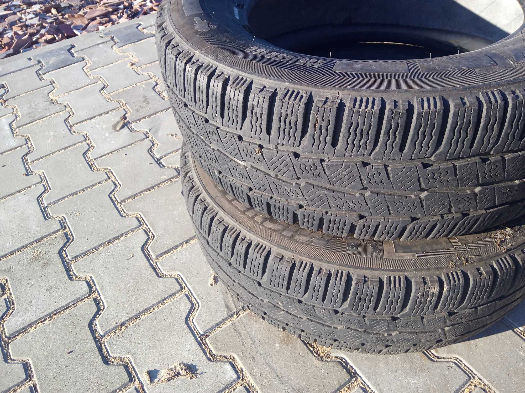 215/65 R16 5x114,3 Hyundai i30 i35 Rav4 Kia Tribute Maverick 4 kola