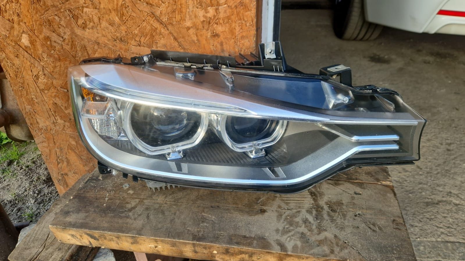 Lampa bmw f30 f31 skrętna