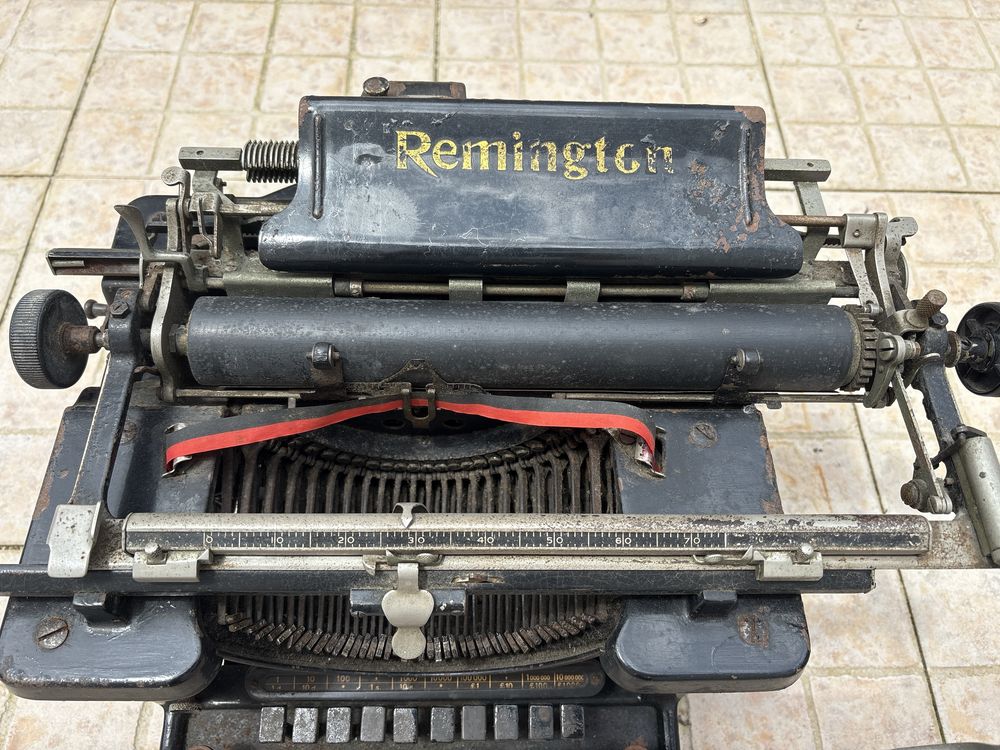 Máquina de escrever antiga Remington