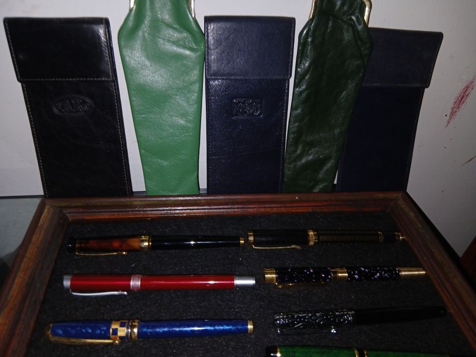 Canetas novas com bolsa pele 12 € cada