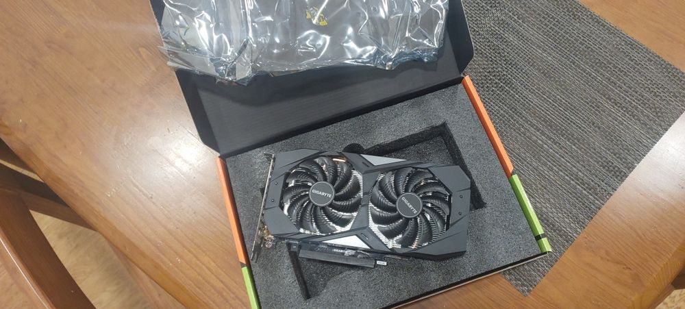 Placa gráfica 1660 super