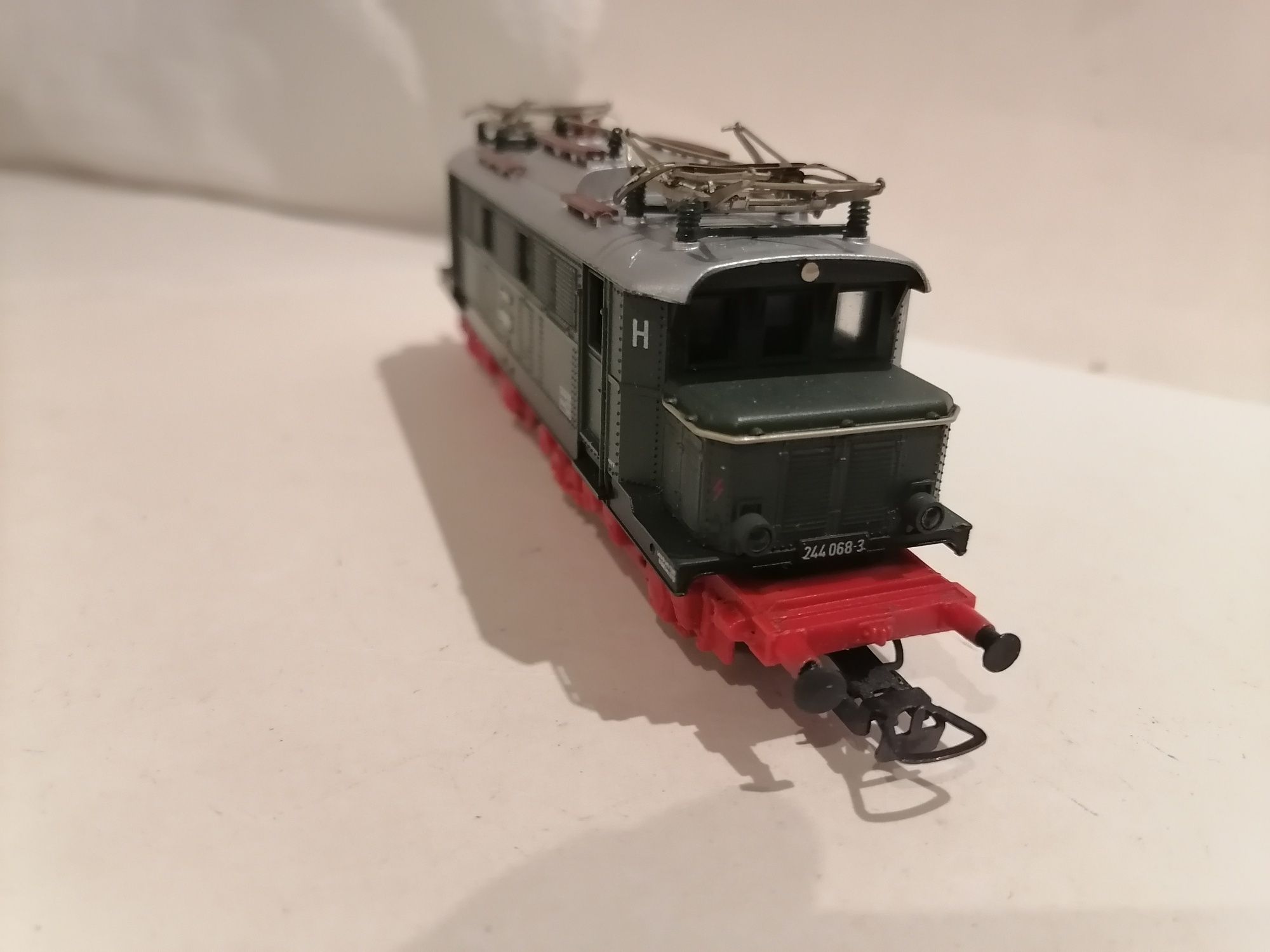 Kolejka piko H0 E 244