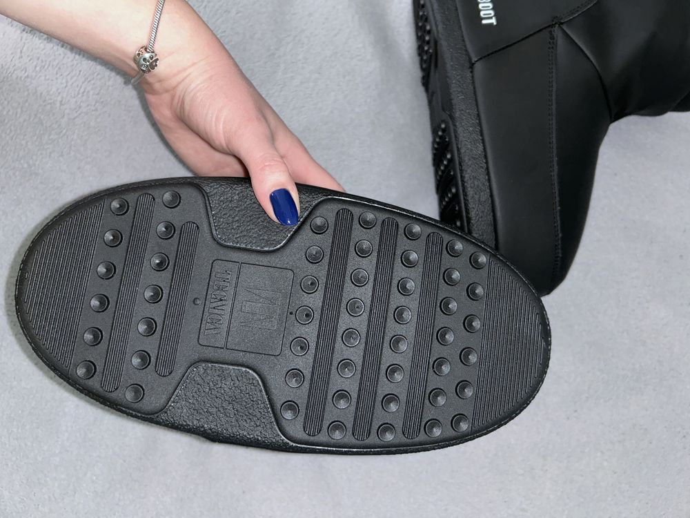Piekne, klasyczne, zimowe moon boot