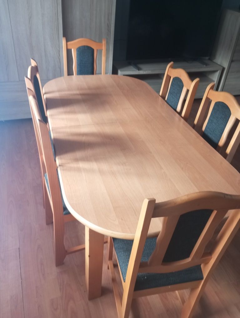Sprzedam stół z 6 krzesłami