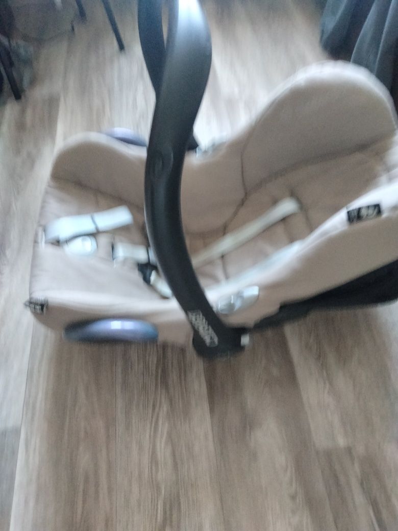 Продам дитяче авто крісло