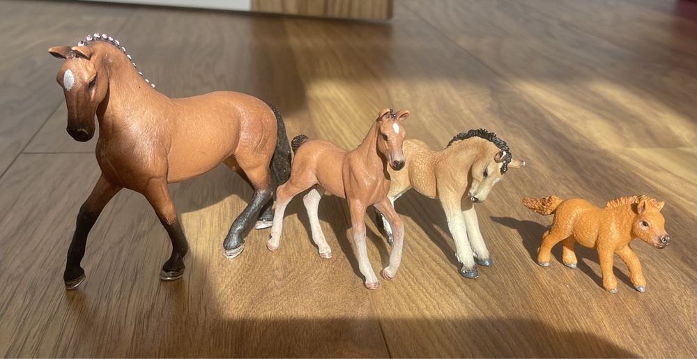 Figurki koni Schleich