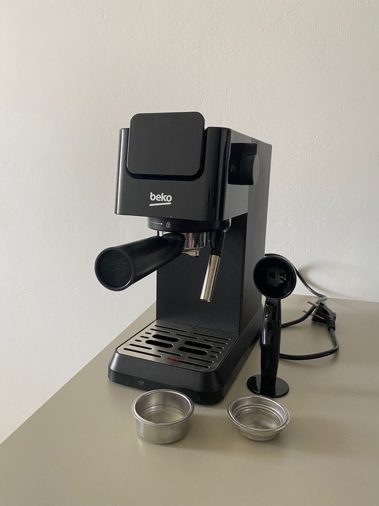 Ekspres Ciśnieniowy Beko CaffeExperto CEP5302B