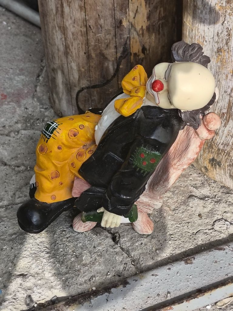 Figura klauna pijaka
