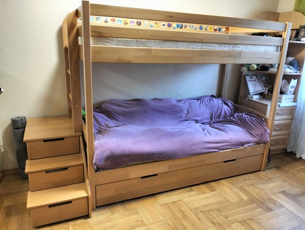 Меблі комплект: двохярусне ліжко,шафа,2шт комод,навісна тумба,стіл ком