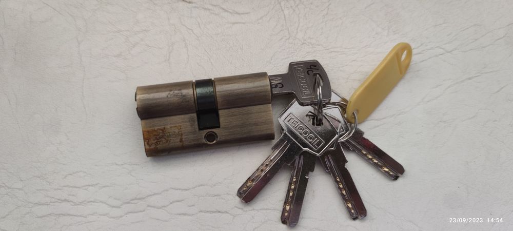 Fechaduras com chaves