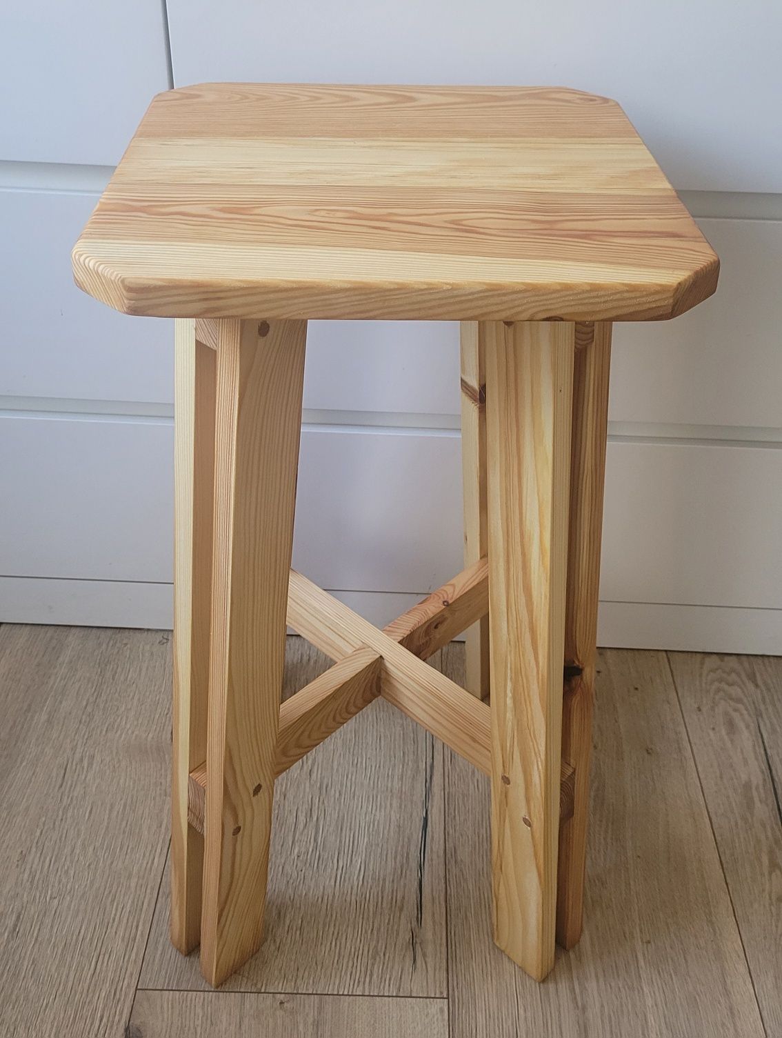 Taboret hoker sosnowy