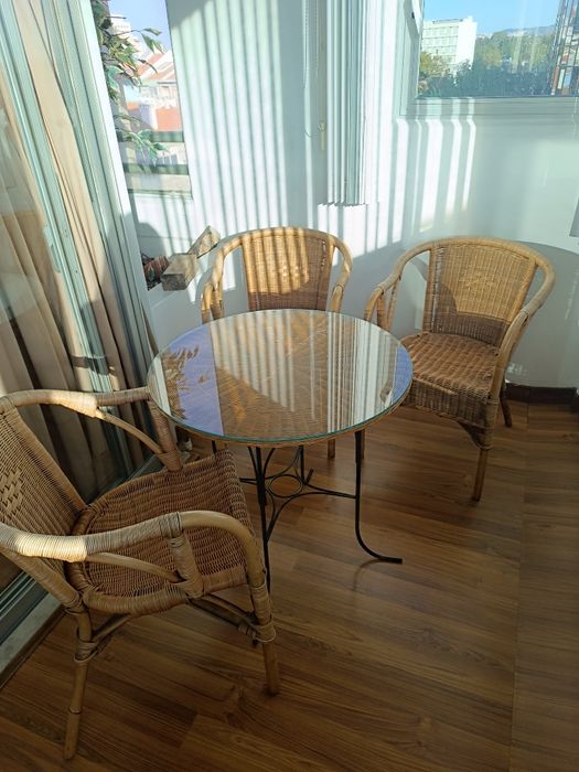 Conjunto mesa e 3 cadeiras em vime