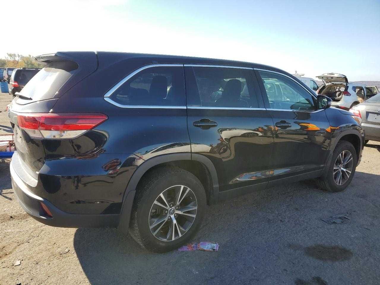 Toyota Highlander LE 2019