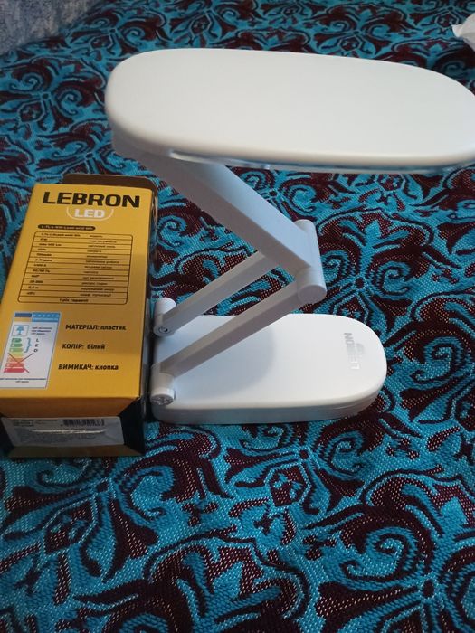 Лампа настільна світлодіодна з акумулятором