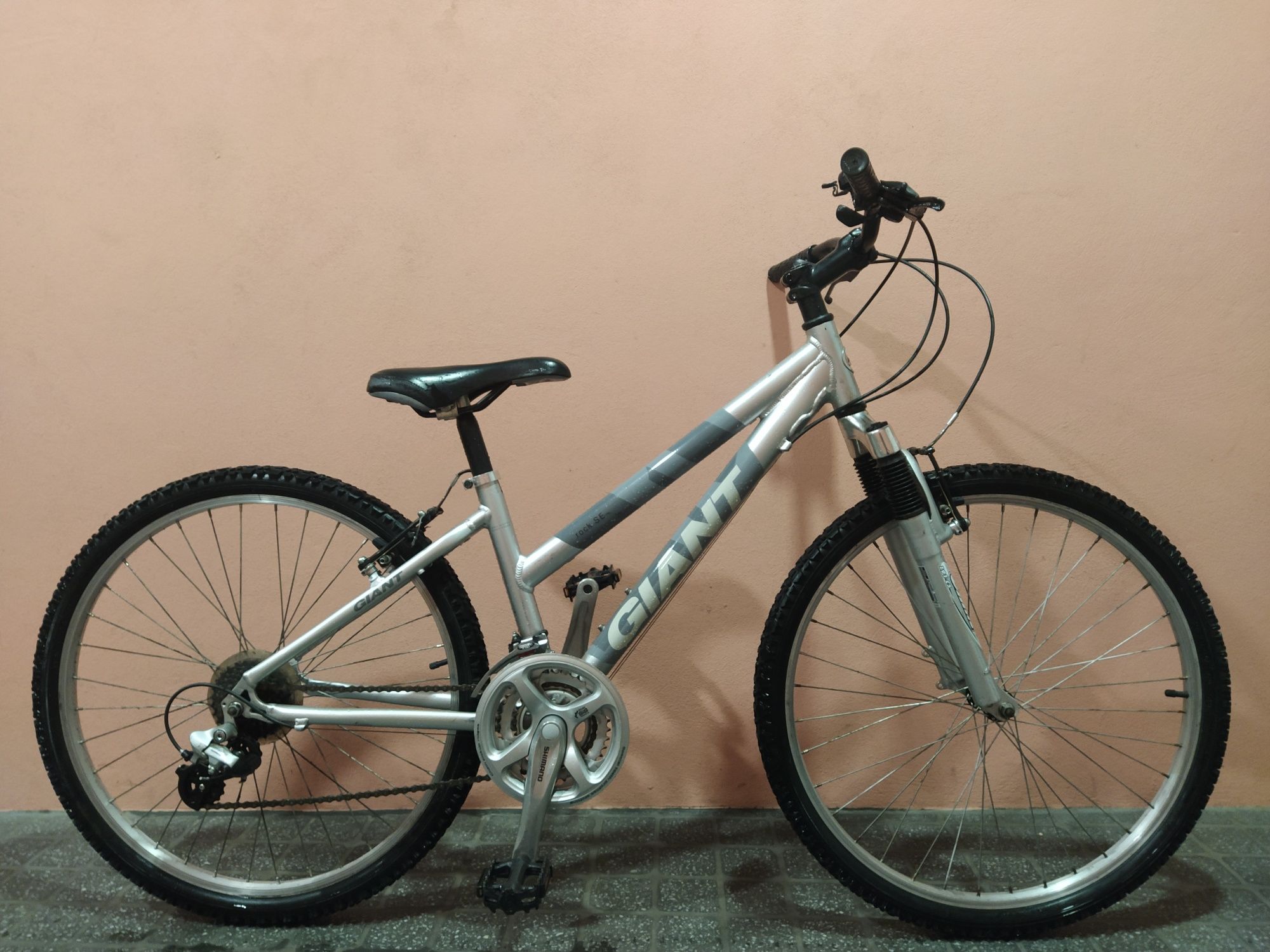 Bicicleta GIANT Alumínio BTT - Excelente Estado