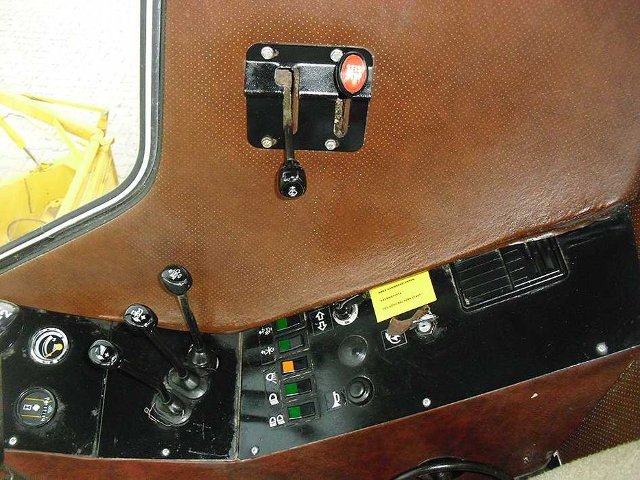 Зерноуборочный комбайн Sampo ROSENLEW 690