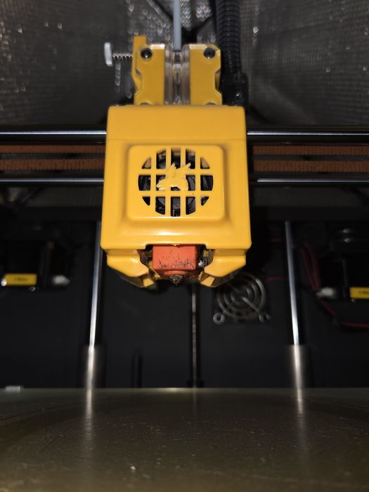 3D принтер Flying Bear Ghost 6 у робочому стані