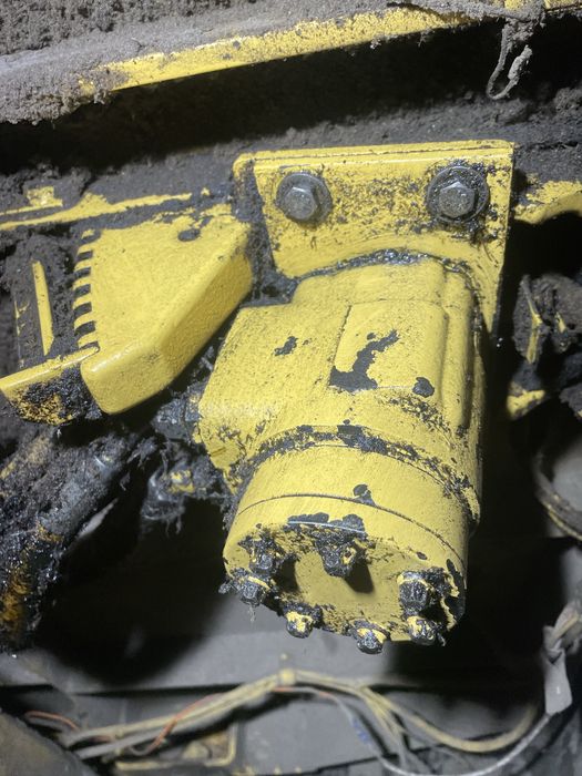 Насос-дозатор на комбайн New Holland TR88