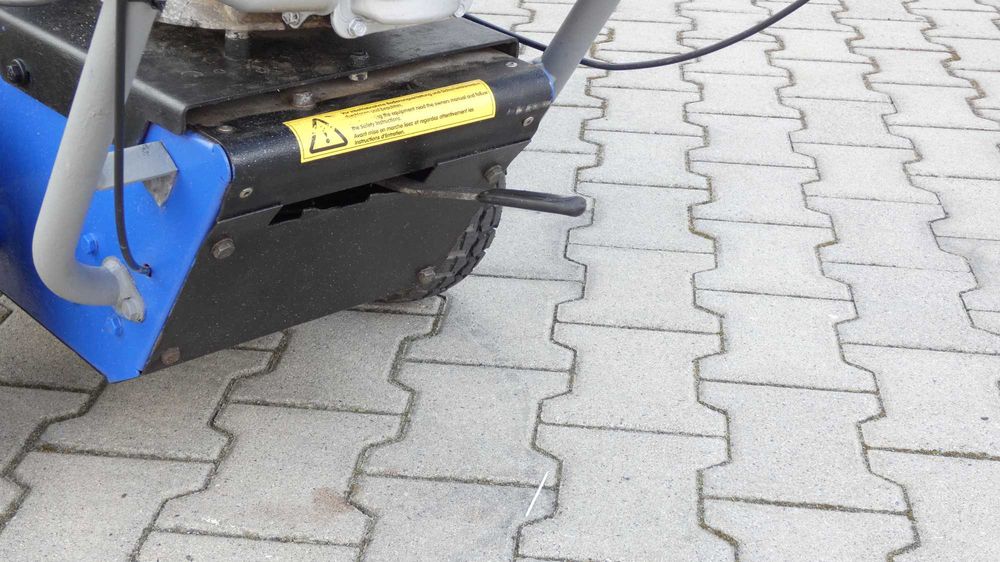 Zamiatarka spalinowa ISEKI 80cm (290505.4) - Baras