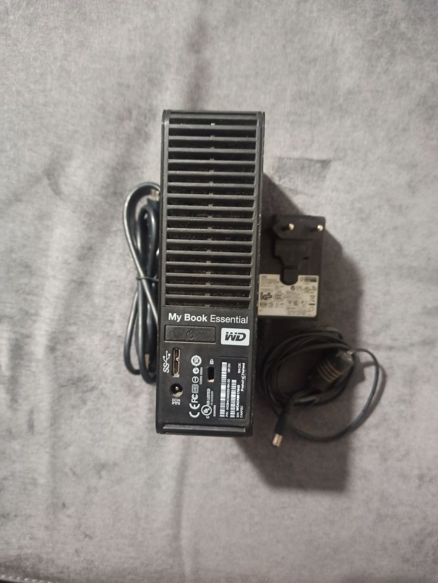 Жесткий диск Western Digital Elements Desktop 2TB
