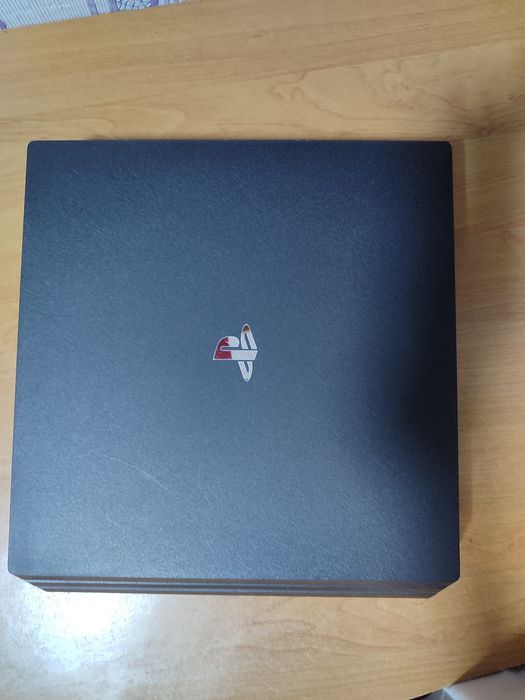 PlayStation 4 pro, в отличном состоянии б/у