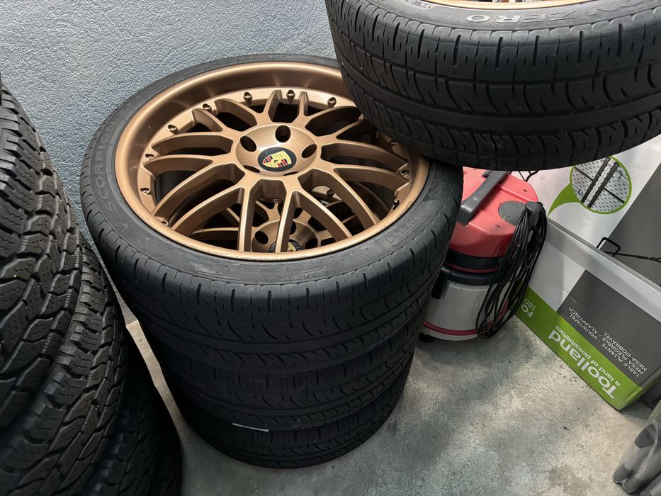 Jantes Porsche Cayenne 22x130 com pneus Pirelli