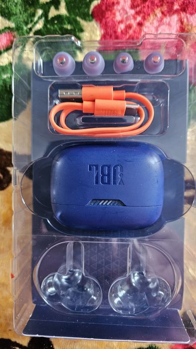 Безпроводные наушники JBL