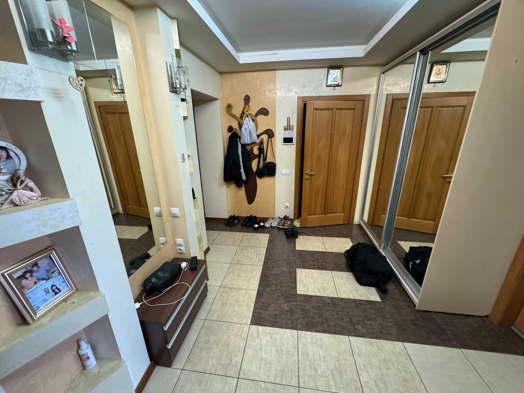 4 кімнатна, 112 м кв. Центр. Новобудова с індивідуальним опаленням.