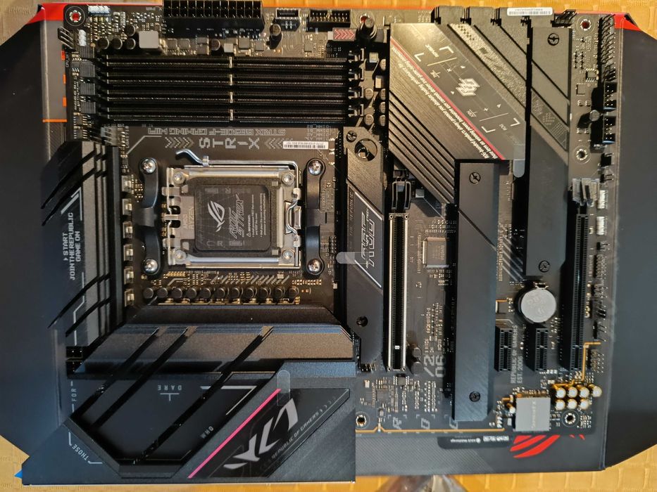 Placa Mãe (NOVA) ASUS ROG Strix B650E-F Gaming WiFi,