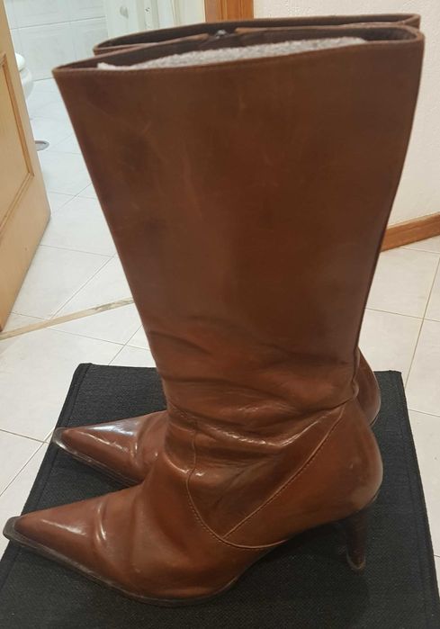 Botas em pele cor de caramelo tamanho 37 Marca Foreva