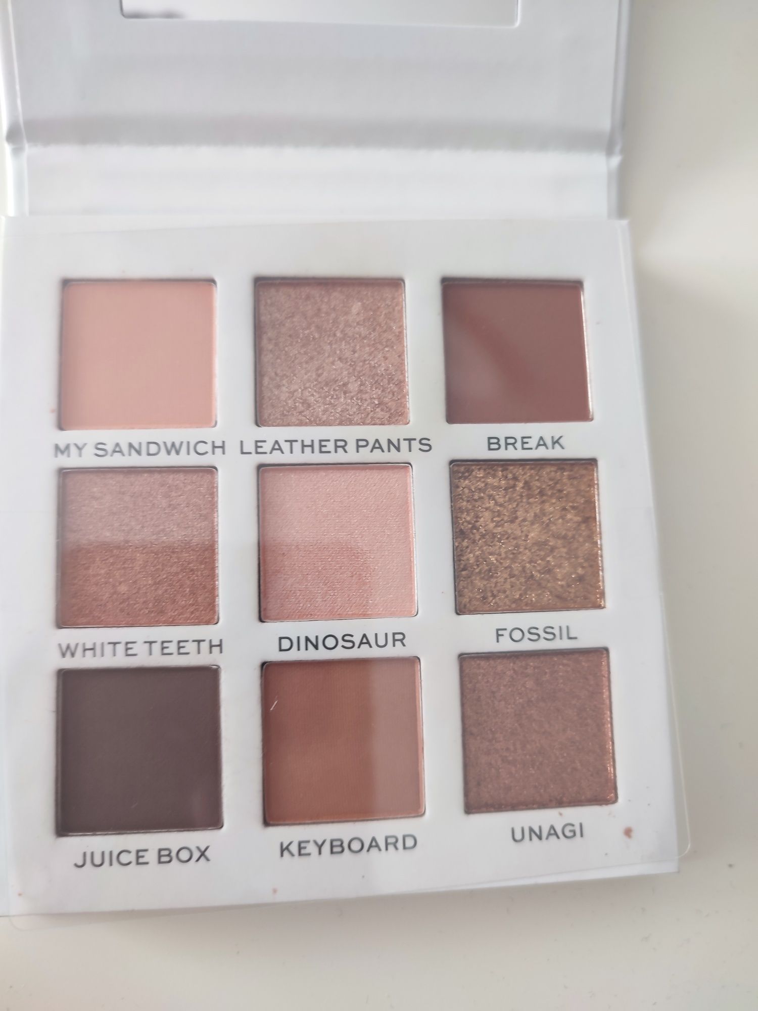 Make up Revolution paleta friends przyjaciele Ross neutralna nowa