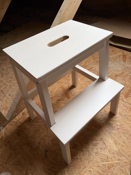 Taboret ze schodkiem Ikea
