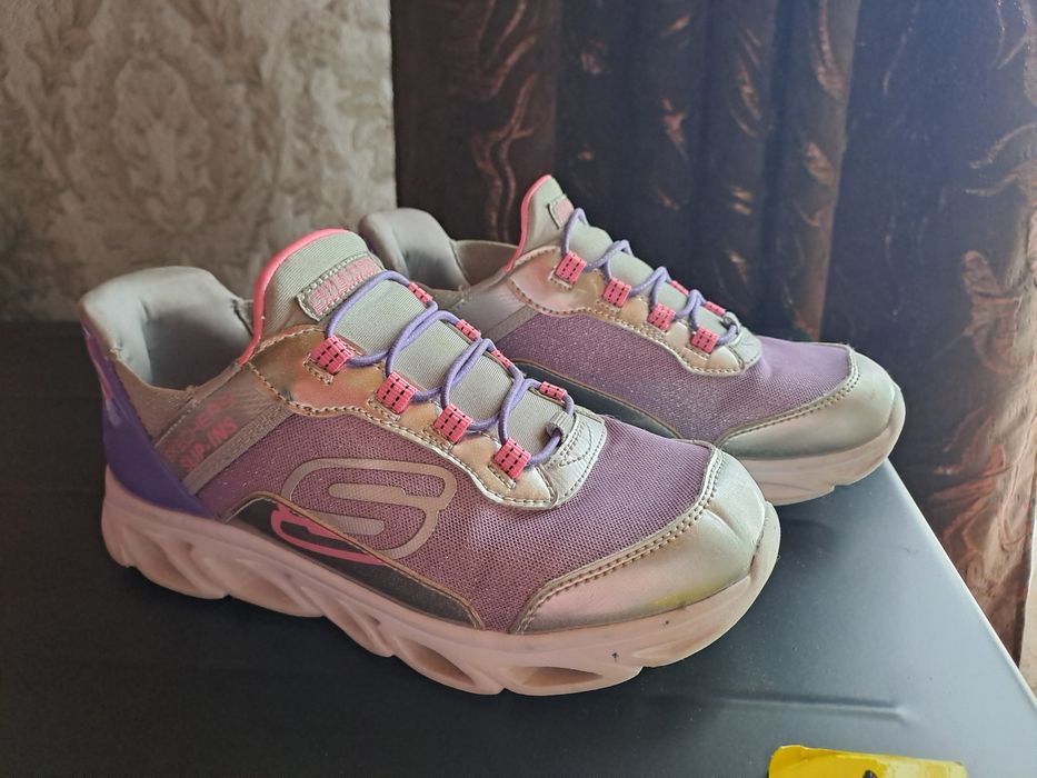 Продам кросівки для дівчинки