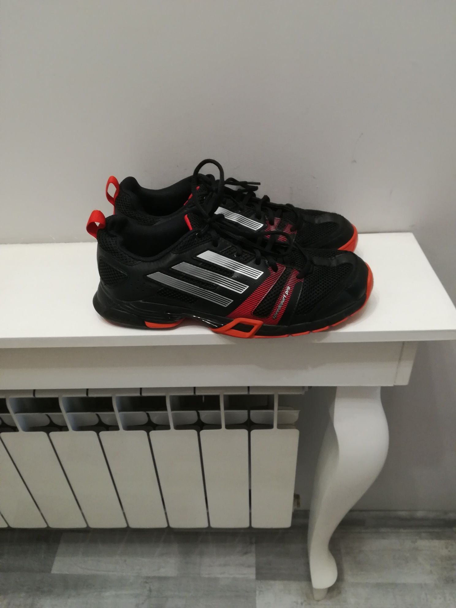 Buty sportowe halówki Adidas rozm. 44.