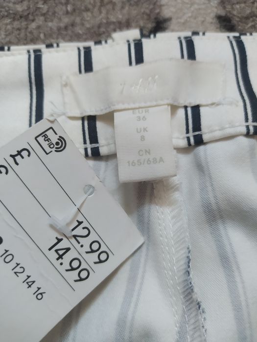 Spodnie cygaretki rurki materiałowe H&M w paczki biało czarne