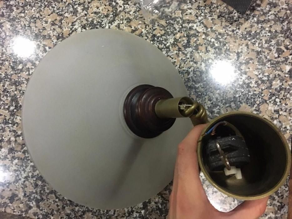 Candeeiro em bom estado