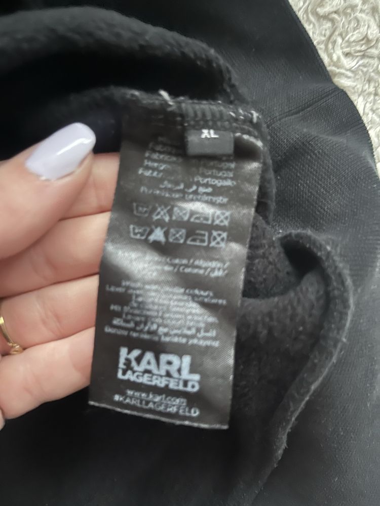 Czarna bluza srebrny napis Karl Lagerfeld rozm XL