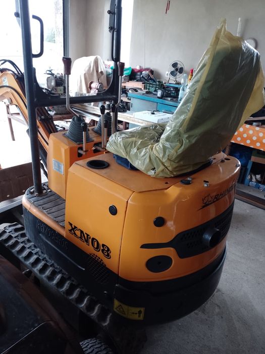 Minikoparka XN 08 chińska . Waga 880 kg