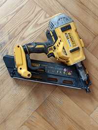 DeWALT DCN692/нейлер 18v+пила DCM565