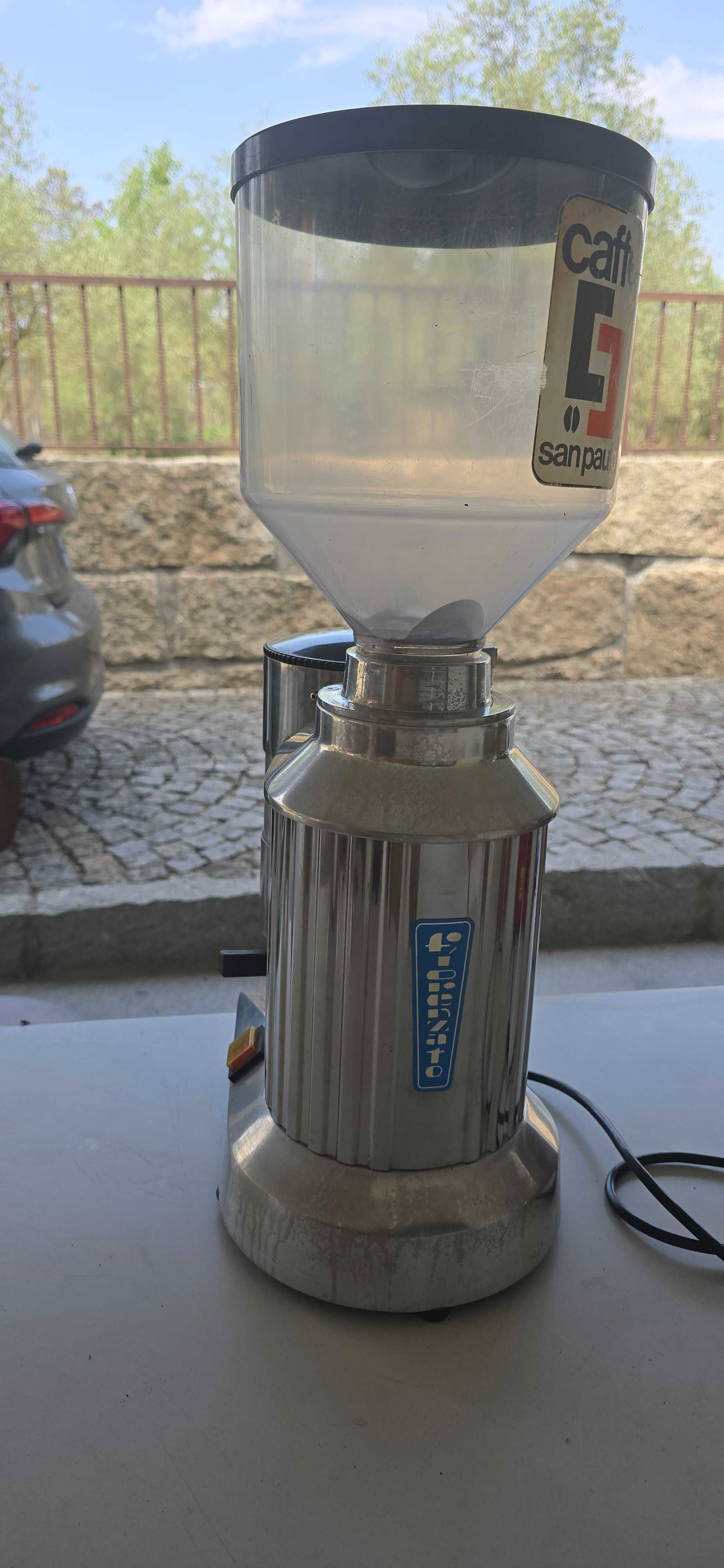 Máquina de moer café profissional