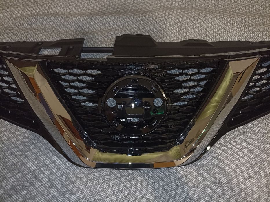 Продам решетку Nissan Qashqai(2013-2016) /Rogue sport (2014-2019)