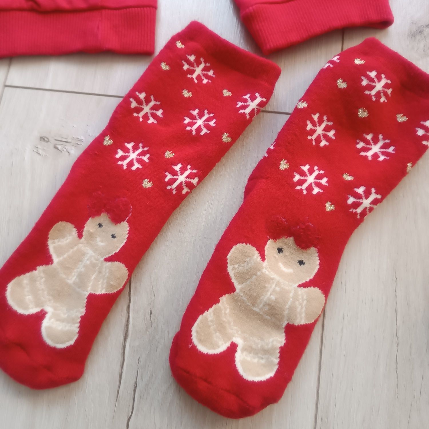 Spodnie świąteczne + skarpetki dla bliźniaczek 98 cm czerwone Święta