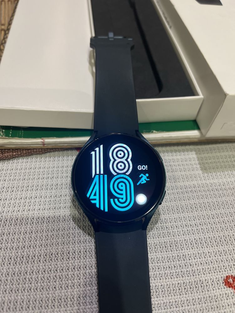 Умные часы Galaxy watch 4