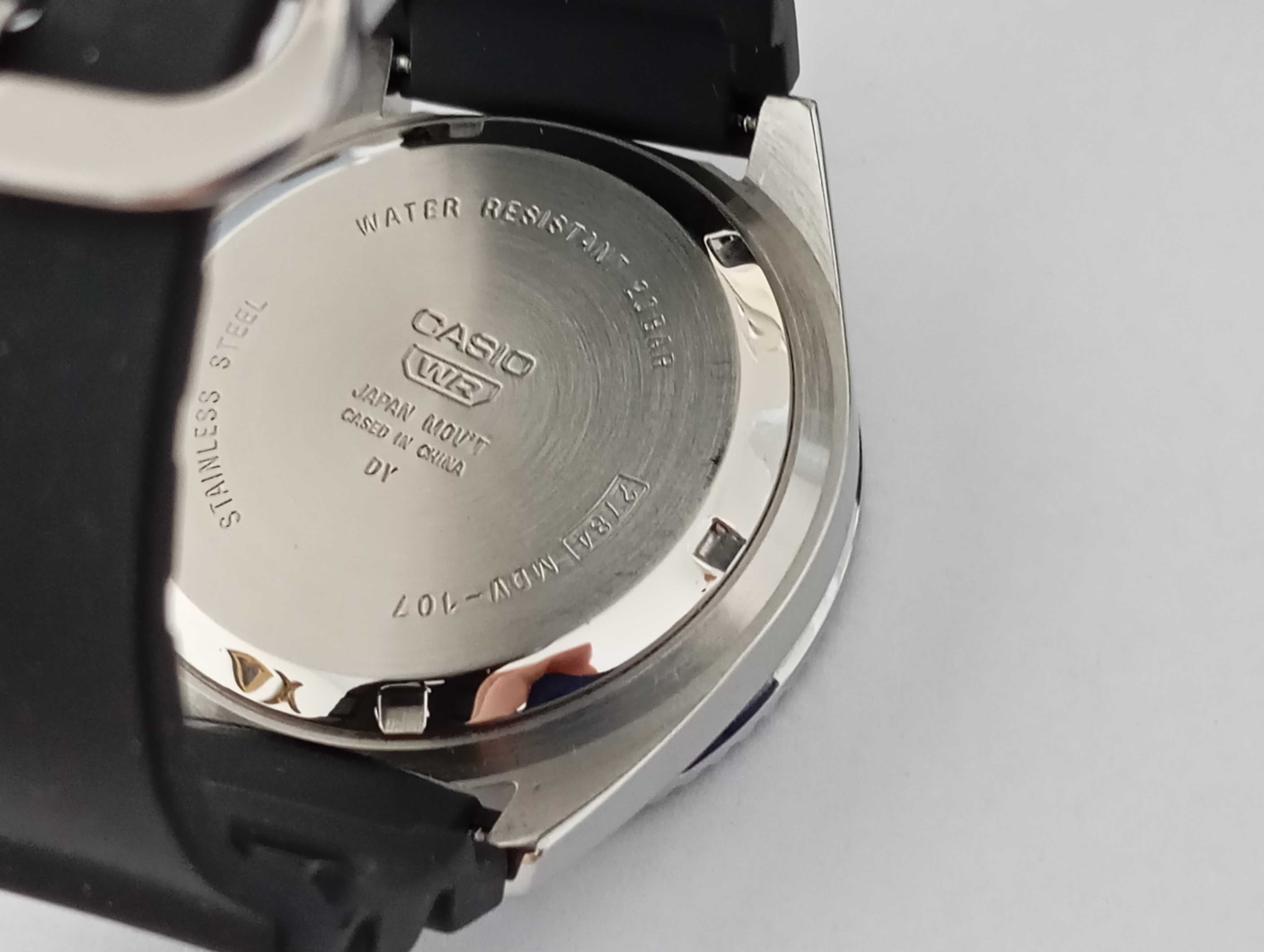 Zegarek Casio MDV-101 tzw. Pepsi