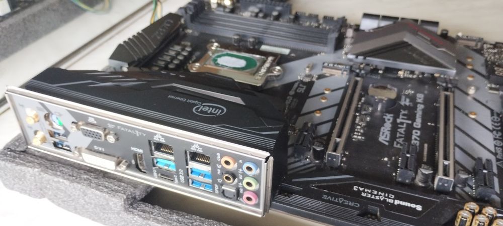 Asrock z370 fatal1ty gaming k6 + procesor qqlt