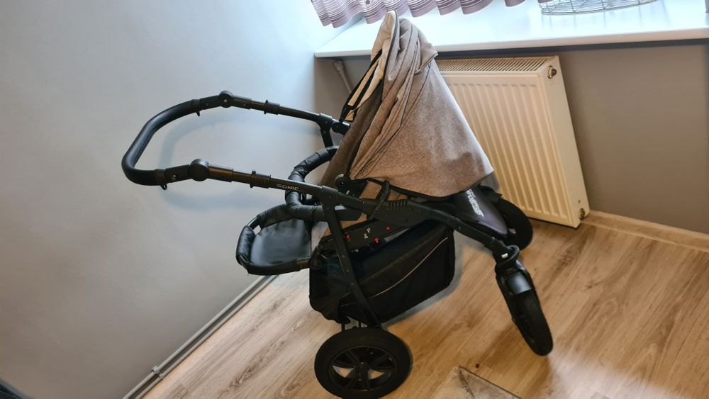 Sprzedam  wózek i nosidełko dziecięce