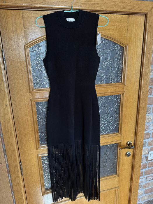 Sandro жіноча сукня чорного кольору з бахрамою