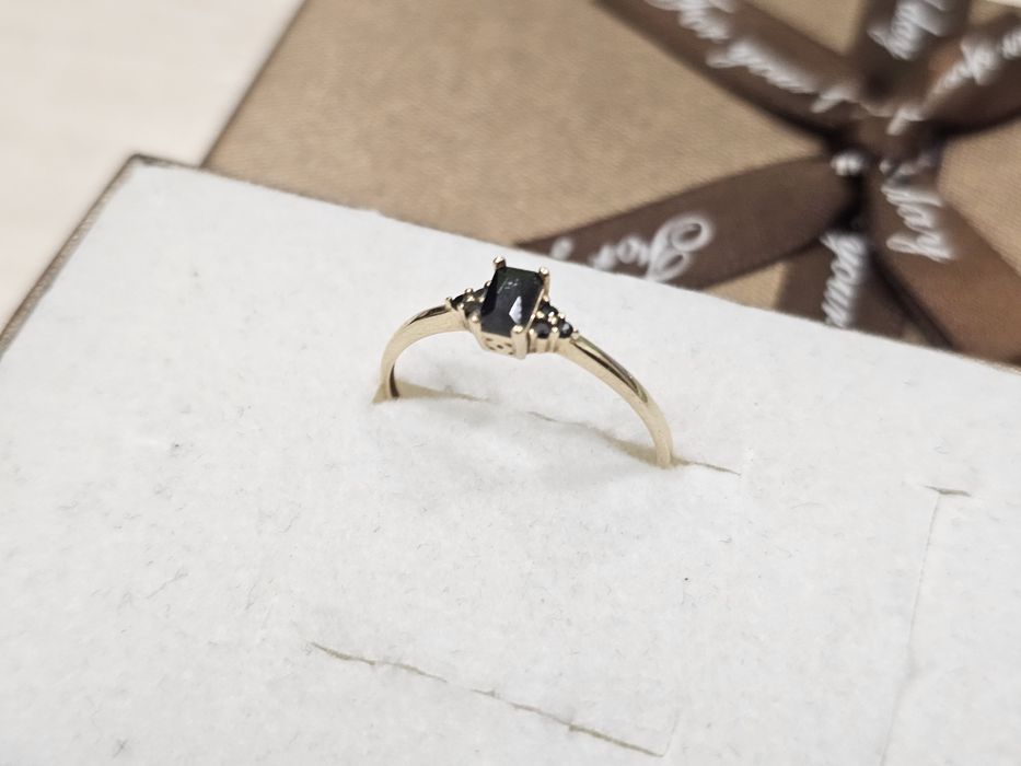 Złoty pierścionek z ONYKSEM MAŁYM PR 585